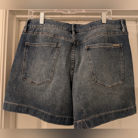 NWT White House Black Market 5" High Rise Shorts - Picture 2 of 4